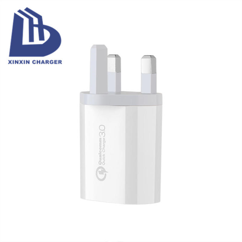 Caricabatterie USB multi-port per caricabatterie rapido per cellulare con caricatore da viaggio USB da 18 W QC 3.0